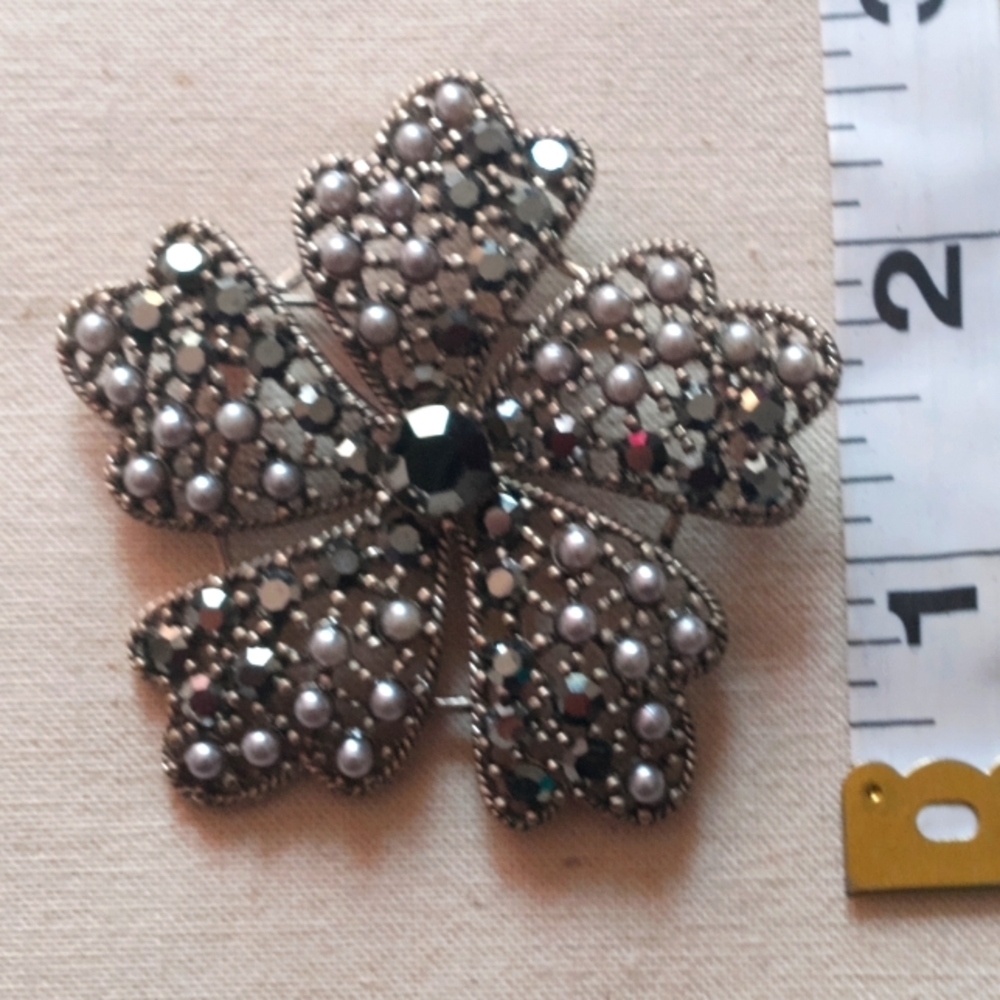 Brooch - Picture 2 of 3